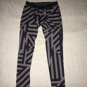 Black patterned sport tights